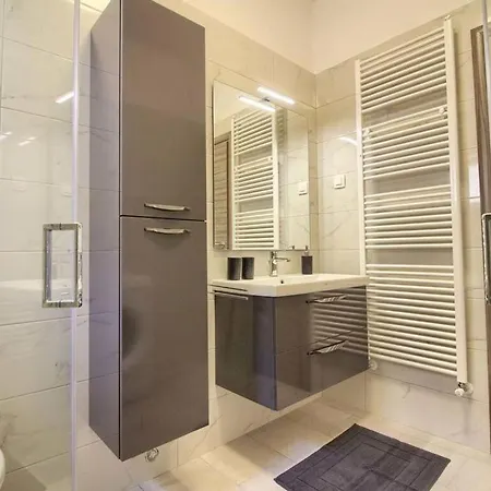 Luna Mit Privatem Pool In * بولا