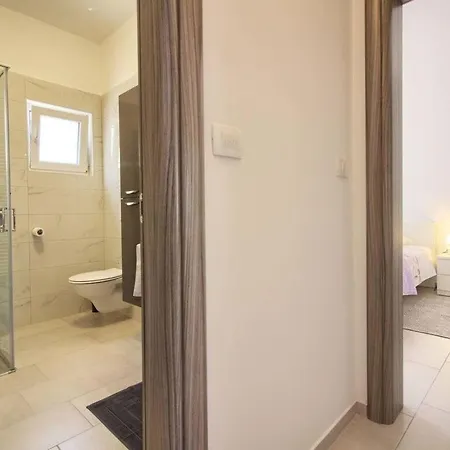 Luna Mit Privatem Pool In بولا