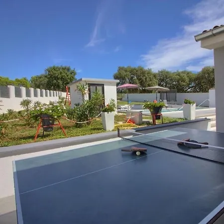Luna Mit Privatem Pool In * بولا