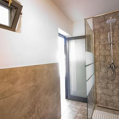 Luna Mit Privatem Pool In فيلة *