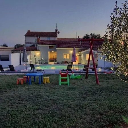 Luna Mit Privatem Pool In *